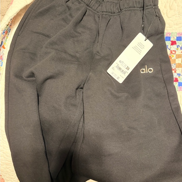 NWT Alo Yoga Accolade Straight Leg Sweatpant - Picture 5 of 5